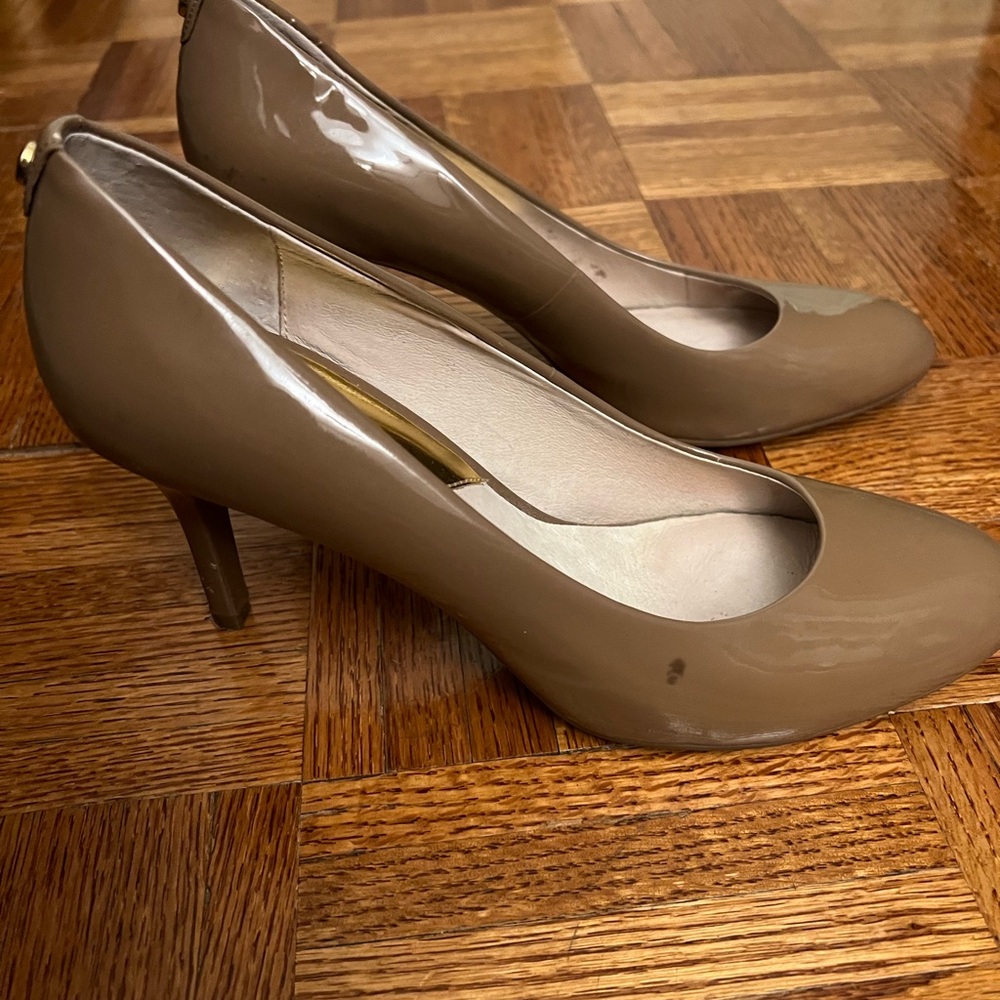 MICHAEL Michael Kors Nude Pump Heels - 9 Narrow